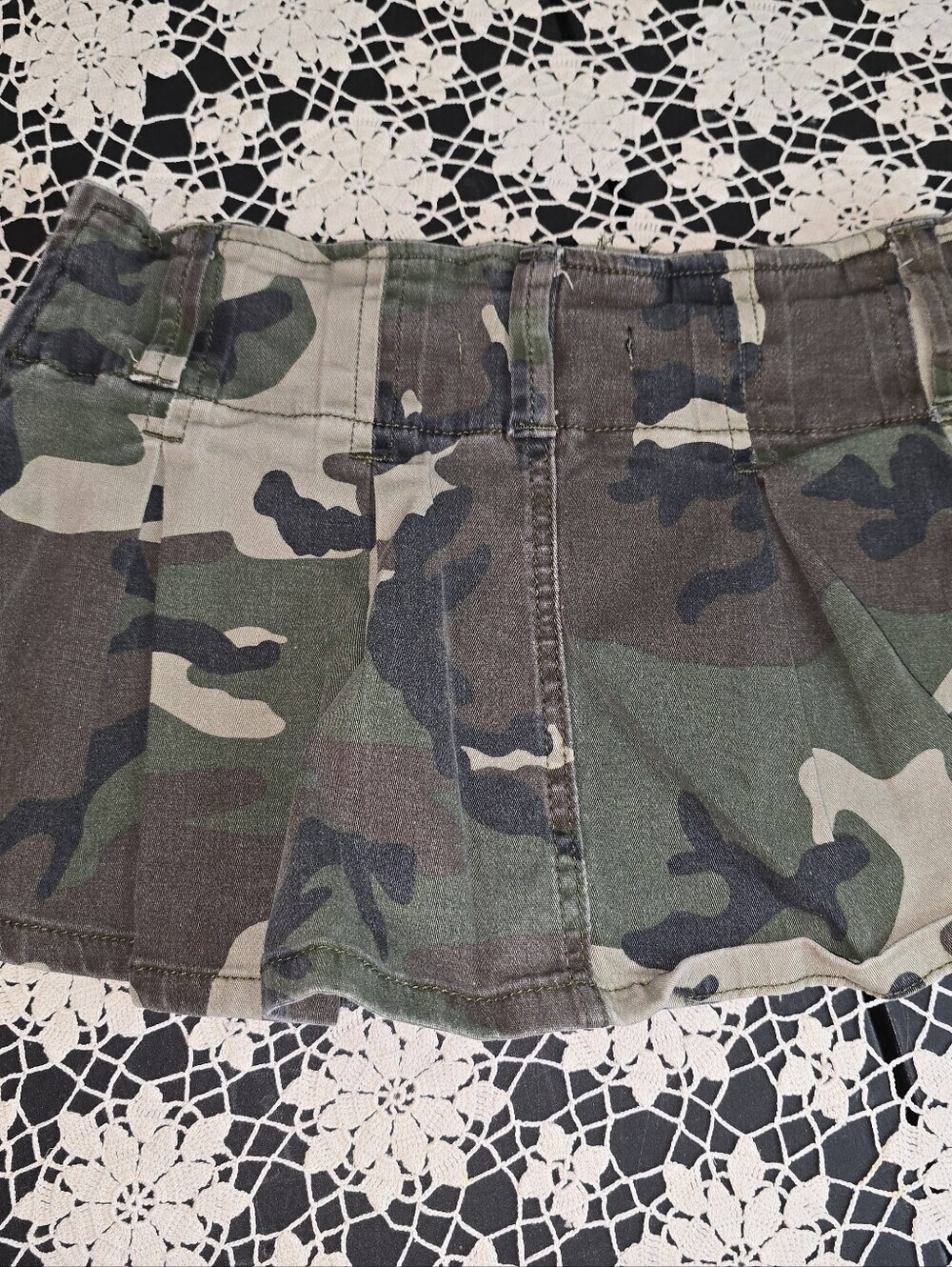 Almost Famous Pleated Skort, Camo Skirt / Shorts, Womens Small - Picture 5 of 7